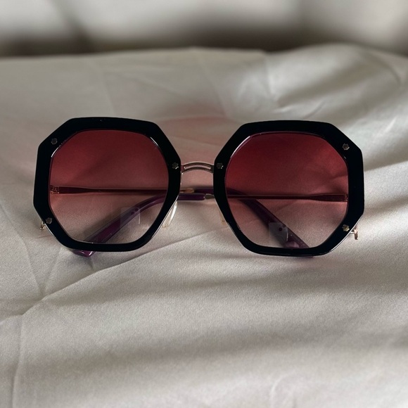 Chic Black Sunglasses for Women - Picture 2 of 7